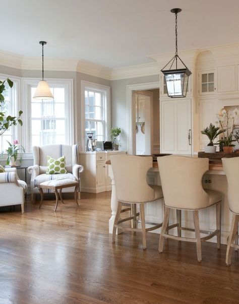 Cozy kitchen nook with two chairs Room Off Kitchen, Casa Clean, Interior Room, Kitchen And Dining Room, Keeping Room, Style Deco, Pool Design, Sitting Area, Design Case