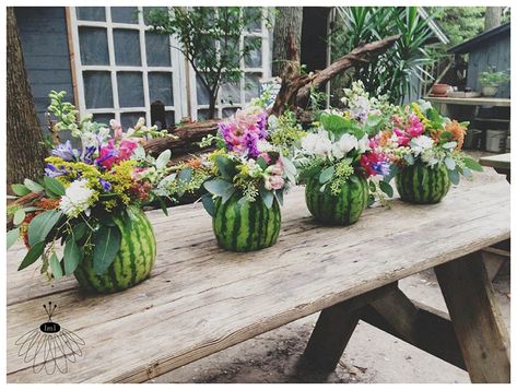 Watermelon Centerpiece, Eatable Flowers, Vegetable Bouquet, Flowers And Water, Watermelon Flower, Watermelon Birthday Parties, Folk Wedding, Watermelon Party, Watermelon Birthday