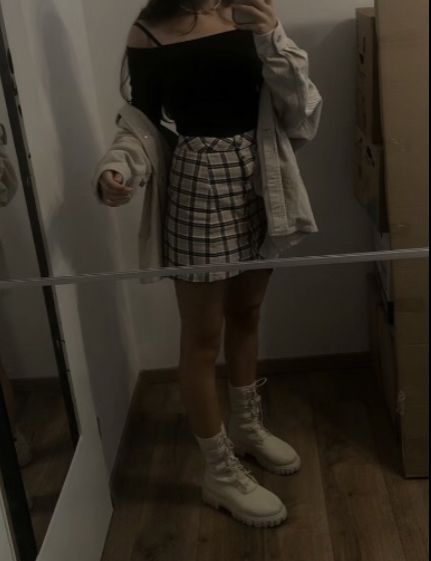 Beige Plaid Skirt Outfit, Plaid Skirt Outfit Aesthetic, Beige Plaid Skirt, Skirt Outfit Aesthetic, Outfit Beige, Plaid Skirt Outfit, Beige Plaid, Skirt Outfit, Aesthetic Outfit