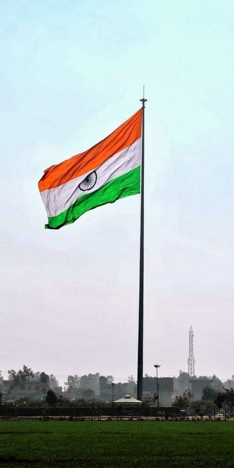 Snap Shayari, Flag Pic, Indian Flag Pic, Flag Pictures, Indian Flag Photos, Independence Day Wallpaper, Happy Independence Day Images, City Life Aesthetic, Flag Images