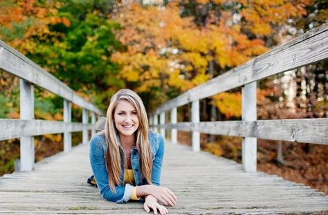 40 Senior Year Picture Suggestions to capture it Beautifully Senior Picture Ideas Fall, Senior Year Pictures, Mansfield Ohio, Senior Portraits Girl, Senior Pictures Sports, Senior Portrait Poses, Senior Photo Poses, Fall Senior Pictures, Senior Picture Ideas