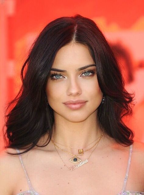 Adriana Lima School Photo, Adriana Lima Face, Adriana Lima Makeup, Adrina Lima, 2000s Makeup Looks, Adriana Lima Young, Adriana Lima Style, Make Up Inspiration, The 2000s