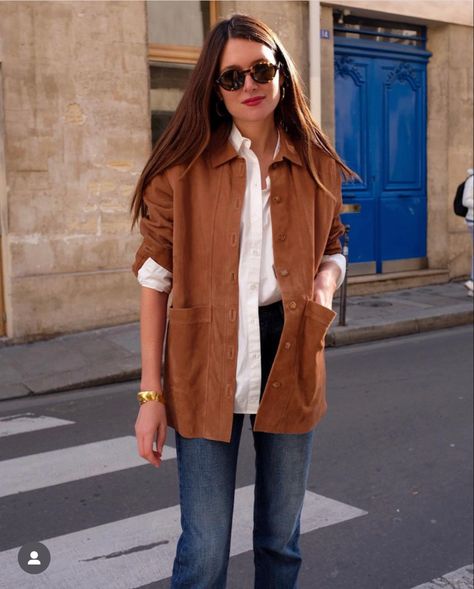 Sezane Will Jacket Outfit, Sezane Outfits, Brown Suede Jacket Outfit, Suede Jacket Outfit, Summer Pregnancy Outfits, Tan Suede Jacket, Suede Jacket Women, Suede Outfit, Autumn Trends