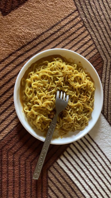 Noodles Snapchat, Maggie Noodles, Snap Aesthetic, Chocolate Tumblr, Black Color Hairstyles, Pizza Aesthetic, Aesthetic Instagram Stories, Quick Lunch Recipes, Color Hairstyles