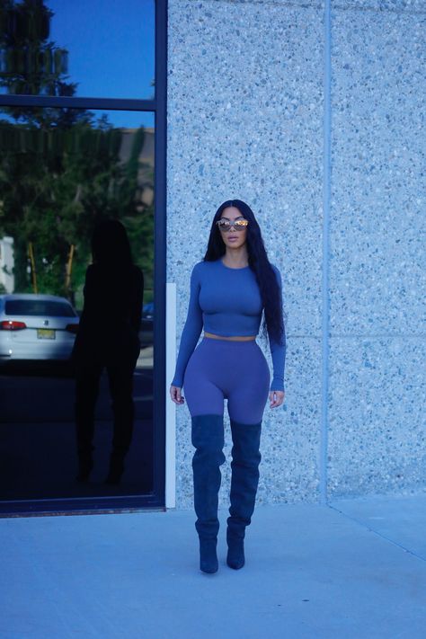 Kim Kardashian West and Kylie Jenner Continue to Roll Out Yeezy Season 7 for the Paparazzi Kardashian Style Casual, Kim Kardashian Style Outfits, Yeezy Fashion, Yeezy Outfit, Kim Kardashian Outfits, Kim K Style, Kardashian Outfit, Kim Kardashian West, Yeezy Season