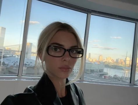 Kendall Jenner Goes "Golden Blonde" Kendall Jenner Blonde Hair, Kendall Jenner Hair, Kendall Jenner Icons, Kendall Jenner Video, Kendall Jenner Makeup, Kendall Style, Kendall Jenner Outfits, Fashion Mood Board, Jenner Style