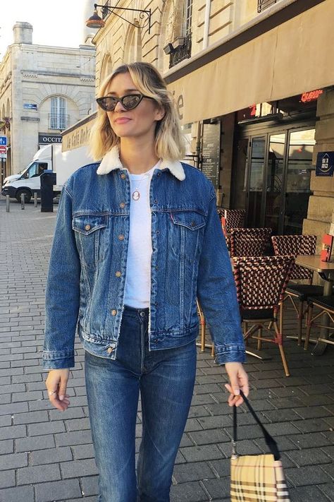 Amazon fashion influencer buys: AnneLaure wearing Find denim jacket Denim Sherpa Jacket Outfit, Sherpa Denim Jacket Outfit, Sherpa Jacket Outfit, Levis Sherpa Jacket, Style Année 80, Sherpa Denim Jacket, Jeans Outfit Winter, Winter Outfits Warm, Jean Jacket Outfits