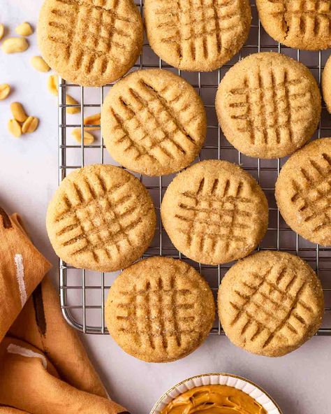 Vegan Peanut Butter Cookies via @rainbownourish Vegan Peanut Butter Cookies Chewy, Vegan Pb Cookies, Egg Free Peanut Butter Cookies, Rainbow Nourishments, Easy Vegan Baking, Eggless Peanut Butter Cookies, Peanut Butter Thumbprint Cookies, Salt Cookies, Dog Cookie Recipes