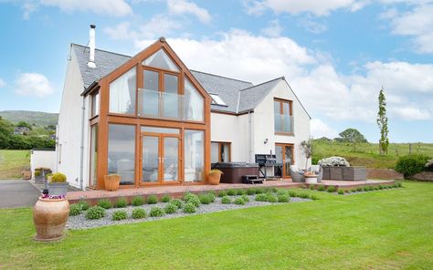 Laggan Behind - Gorgeous Scottish farmhouse Scottish House Plans, Scottish Farmhouse, Scottish Estate, Yurt Tent, Scottish House, Treehouse Cabins, Scottish Homes, Converted Barn, Cabin Lodge