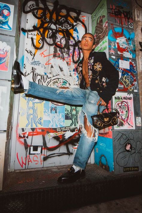 Aesthetic Graffiti, Grunge Photoshoot, Urban Photography Portrait, Street Fashion Photoshoot, Streetwear Photoshoot, Bretman Rock, Rooftop Photoshoot, Nyc Photoshoot, Graffiti Pictures