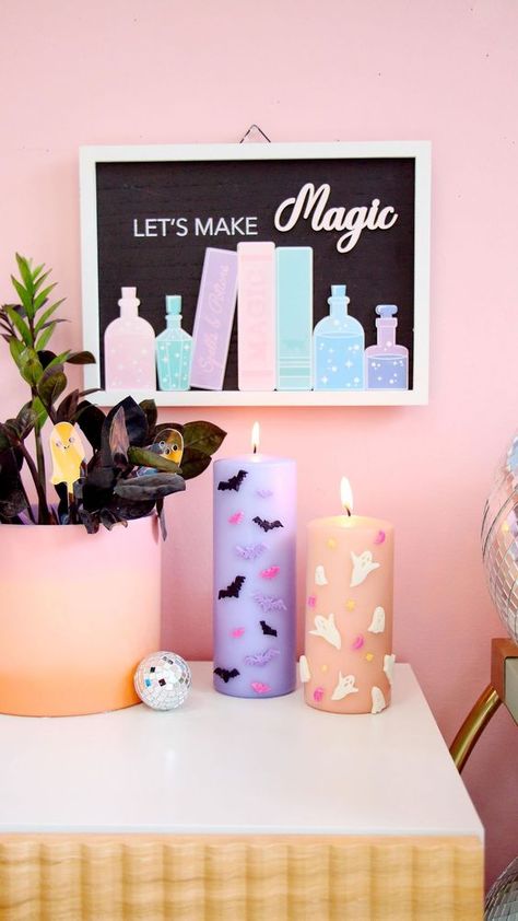 You all are loving my crooked 👻 candles, so I just had to share this new candle DIY with you! 3D Patterned Halloween candles!!! 😱 Tutorial… | Instagram Diy Halloween Candles, Pastel Halloween Decor, Mommy Halloween, Halloween Candles Diy, Halloween Shapes, Pastel Goth Decor, Peach Candle, Pink Autumn, Groovy Halloween