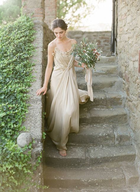 Wedding inspiration in earthy tones set amidst Tuscan olive groves | Tuscany Wedding Inspiration | Gallery | Item 51 Tuscan Wedding Theme, Earthy Wedding Dresses, Rustic Chic Design, Renewing Vows, Backyard Summer, Earthy Wedding, Jewel Tone Wedding, Rustic Italian, Tuscan Wedding