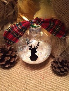 Silhouette Deer Head Ornament - This Silhouette Deer Head Ornament takes no time to make. Here is what you will need.  glass or plastic clear… Vinyl Christmas Ornaments, Vinyl Ornaments, Clear Christmas Ornaments, Santa Cam, Diy Santa, Christmas Vinyl, Fun Christmas Decorations, A Deer, Deer Head