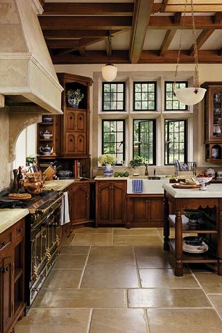 Traditional kitchen Dapur Rustic, Tuscan Kitchen, Tuscan Decorating, Basement Bar, Tile Flooring, House Remodel, Traditional Kitchen, Farmhouse Kitchen Decor, Design Case