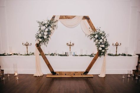 Hexagon Wedding Arch With Sunflowers, Hexagon Wedding Arch Sage Green, Wedding Heptagon Arch, Octogon Archway Wedding Decor, Wood Archway Wedding, Ceremony Hexagon Arch, Wedding Arbor Ideas Hexagon, Hexagon Arch Fall Wedding, Octagon Arch Decoration Wedding