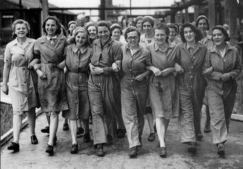 Research Paper- Pants Phenomenon: The Switch from Skirts to ... Radium Girls, 1920 Women, Battle Of The Somme, Ww1 Soldiers, 8. Mart, Rosie The Riveter, Women Helping Women, Working Woman, Work Clothes