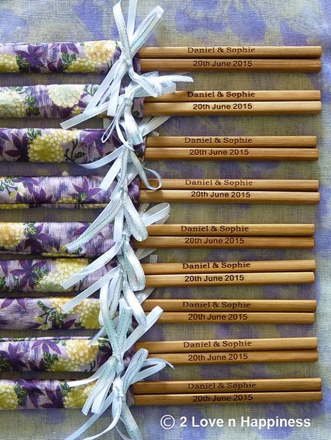 Japanese Chopsticks Wedding Favors with by 2LovenHappiness on Etsy Japanese Wedding Theme, Wedding Party Favors Cheap, Ribbons Wedding, Asian Inspired Wedding, Homemade Wedding Gifts, Japan Wedding, Cheap Favors, Diy Wedding Gifts, Cherry Blossom Wedding