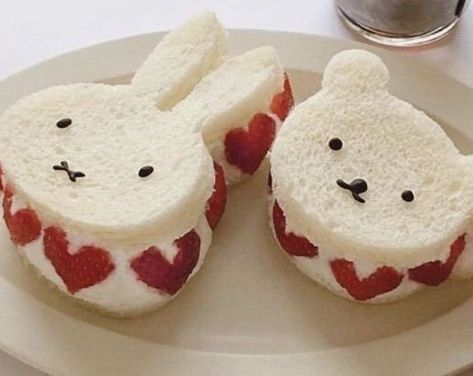 Kawaii Cooking, Cute Baking, Pretty Dessert, Cute Snacks, Think Food, Kawaii Food, Cute Desserts, Food Obsession, Cafe Food