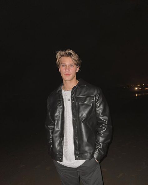 Verity Jacket Outfit, Masculin Aesthetic, Starboy Leather Jacket, Men Black Leather Jacket Outfit, Jayce Packard, Star Boy Outfits Aesthetic, Guy With Leather Jacket, Star Boy Outfits Men, Starboy Style Men