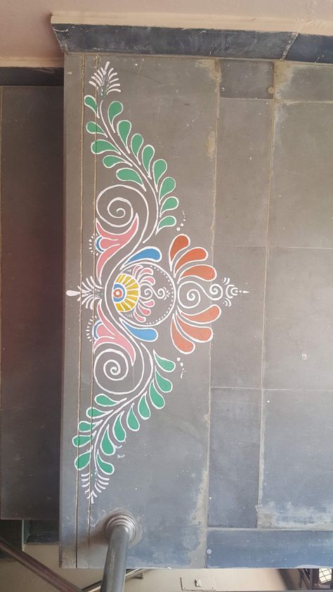 Rangoli Design For Door Border, Colourful Alpona Design Bengali, Rangoli Painting Design, Door Alpona Designs Simple, Alpona Design Colourful, Sankranti Mugullu, Side Wall Rangoli Designs, Rangavalli Designs, Latest Pongal Rangoli Designs