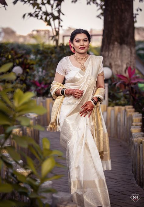 Bride wearing an ivory saree with a matching banarsi dupatta. Buddhist Wedding Dress, Mandap Setup, White And Gold Saree, Ivory Saree, Floral Mandap, Banarsi Dupatta, Buddhist Wedding, Wedding Dresses Images, Bridesmaid Photoshoot