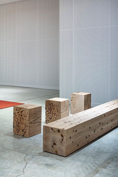 torafu architects renovates museum gallery with cedar logs as benches and tables in japan Beam Sofa, Japanese Room Decor, Aesthetic Japanese, Cedar Log, Japanese Room, Display Furniture, Japan Aesthetic, Aesthetic Japan, Japanese Interior