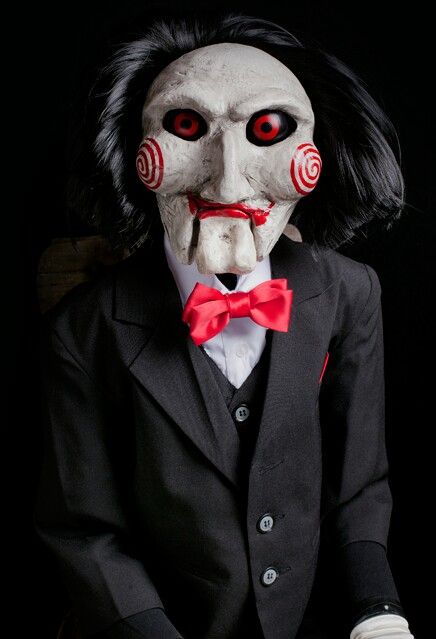 I want to play a game... Billy Puppet, Saw Puppet, Annabelle Horror, Billy The Puppet, Jigsaw Saw, Movie Halloween Costumes, Trick Or Treat Studios, Theme Tattoo, Creepy Doll