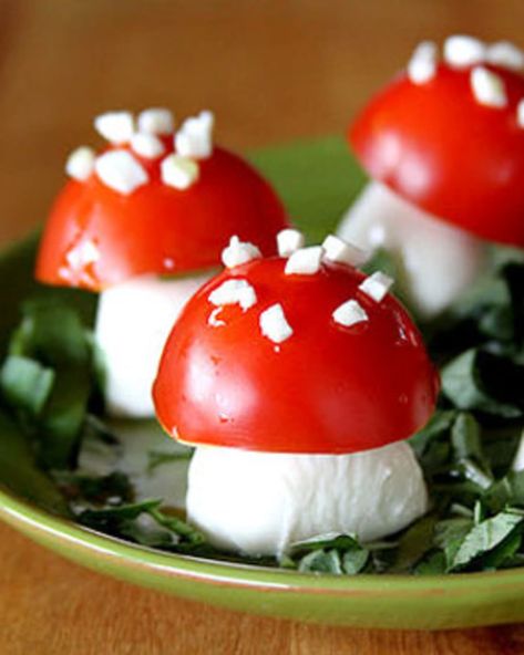 Caprese Appetizer, Decorações Com Comidas, Snacks Für Party, Snack Plate, Healthy Meals For Kids, Food Humor, Party Snacks, Creative Food, Caprese Salad