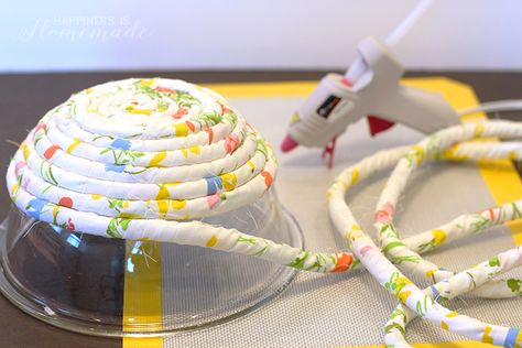 DIY No-Sew Rope Baskets - Happiness is Homemade Fabric Basket Tutorial, Diy Rope Basket, Basket Weaving Diy, Coiled Fabric Basket, Rope Projects, Fabric Crafts Diy, Rope Baskets, Happiness Is Homemade, Coiled Baskets