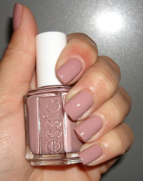 Neutral Dip Nail Colors, Fingernail Ideas, Essie Nail Polish Colors, Neutral Nail, Mauve Nails, True Autumn, Nails 2018, Lady Like, Colorful Nail