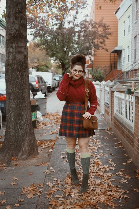 creating something new with the old - Noelle's Favorite Things Plus Size Herbst, Midsize Fashion, Moda Vintage, Plus Size Kleidung, Curvy Girl Outfits, Autumn Aesthetic, Plaid Skirt, Curvy Outfits, Looks Vintage