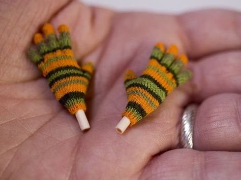 Miniature Knitting, Wool Dolls, Crochet Monsters, Art Articles, Motion Animation, Knitting Videos, Concert Hall, Diy Knitting, Felt Dolls