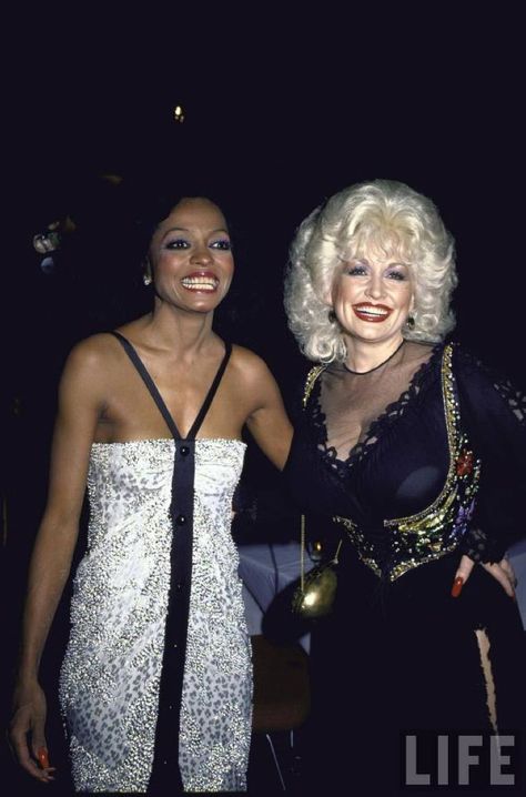 Dolly Parton 70s, Dolly Parton Costume, Diana Ross Supremes, Dolly Pardon, Dolly Parton Pictures, The Supremes, Women In Music, Country Singer, Studio 54