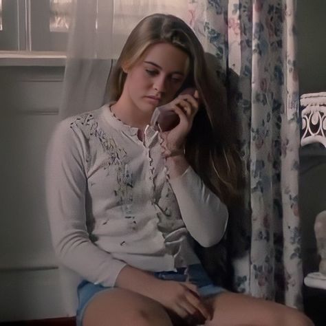 The Crush 1993, Crush Movie, Retro Fashion Outfits, The Crush, Cher Horowitz, Movie Inspired Outfits, Alicia Silverstone, 90s Movies, Crazy Girls