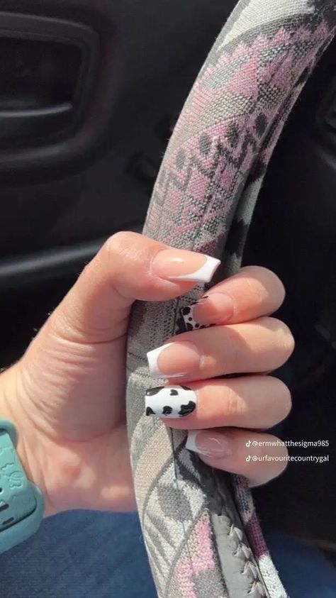 Easy Country Nail Ideas, Nashville Tennessee Nail Ideas, Simple Cow Nails, Cowgirl Nails Acrylic, Cow Acrylic Nail Designs, Southern Nail Ideas, French Tip Western Nails, Western Beach Nails, Classy Western Nails