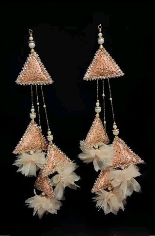 Suman kumari (@sumanfashion97) • Instagram photos and videos Jumkha For Lehenga, Blouse Jumkha Design, Lehenga Tassels Handmade, Lahenga Latkan Designs, Lehnga Latkan Designer Tassel, Diy Latkan For Lehenga, Handmade Tassels For Lehenga, Latkans For Lehenga Handmade How To Make, Hangings For Lehenga Tassels