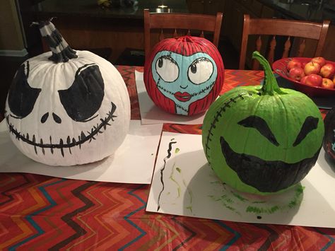 Disney Pumpkin Painting, Decorated Pumpkins, Pumpkin Decorating Diy, Nightmare Before Christmas Tree, Nightmare Before Christmas Pumpkin, Halloween Pumpkin Crafts, Creative Pumpkin Painting, Christmas Pumpkins, Halloween Decor Diy