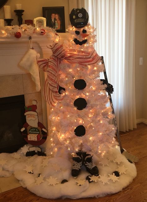 Snowman Hockey Player Christmas Tree Hockey Christmas Tree, Christmas Hockey, Hockey Christmas, Block Patterns, Down On The Farm, Hockey Player, Quilt Block Patterns, Holiday Art, Tree Christmas