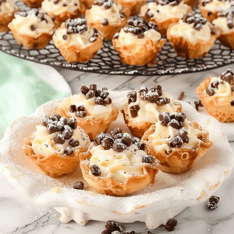 Cannoli Filling Ideas, Puff Pastry Cannoli Shells, Cannoli Cups Mini, Mini Cannoli Cups, Italian Dessert Recipes Easy, Cannoli Bites, December Desserts, Cannoli Cups, Mini Cannoli