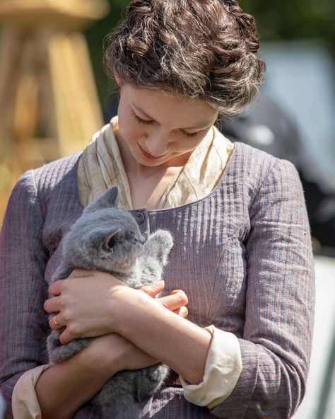 Here is a NEW Still of Claire and Adso in Outlander Season 5 SOURCE Outlander Costumes, Outlander Claire, The Fiery Cross, Outlander 3, Outlander Casting, Outlander Tv Series, Starz Series, Claire Fraser, Outlander Book