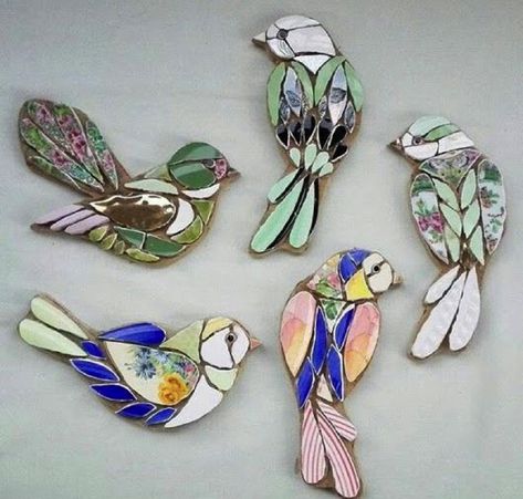 Koti Diy, Mosaic Furniture, Mosaic Garden Art, Mosaic Animals, Tiles Mosaic, Mosaic Birds, Mosaic Stained, Mosaic Art Projects, Mosaic Tile Art