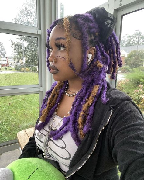 🌟$H£V on Instagram: “Photodump of purple locs, I miss her” Afro Hairstyles Alt, Died Hairstyles Hair Dye For Black Women, Alt Black Woman Hairstyle, Alt Braided Hairstyles, Alt Black Hairstyles, Alt Hair Styles, Hair Styles Aesthetic, Purple Locs, Styles Natural Hair