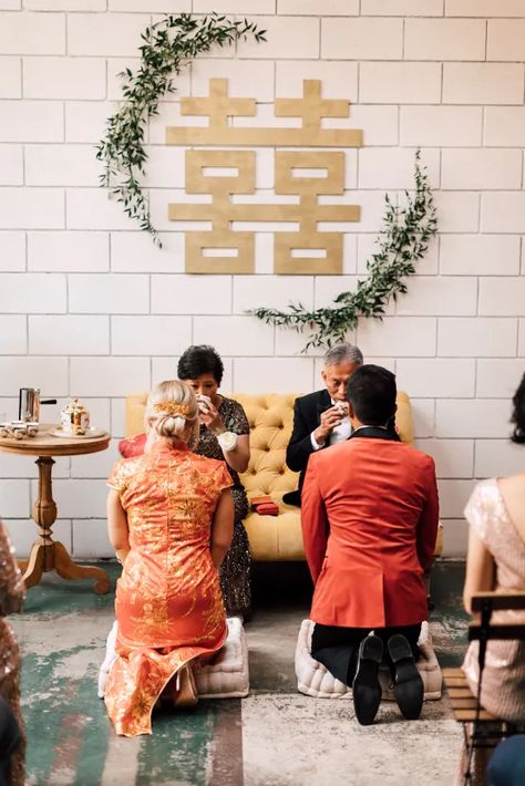 This Wedding Included a Chinese Tea Ceremony & an Affogato Station for Dessert! Chinese Wedding Photos, Chinese Wedding Tea Ceremony, Tea Ceremony Wedding, Chinese Banquet, Modern Chinese Wedding, Asian Wedding Decor, Bilingual Wedding, Foodie Wedding, Chinese Wedding Decor