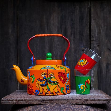 This is a hand painted kettle, handcrafted by experienced artisans from India. The painting on the kettle is inspired by the elephant chariots that were used in ancient warfare and also as a mode of transportation in India. Painted Kettle, Holi Gift, Kitsch Art, Painted Teapot, Indian Tea, Tee Set, Tea Pot Set, Tea Kettle, Bottle Art