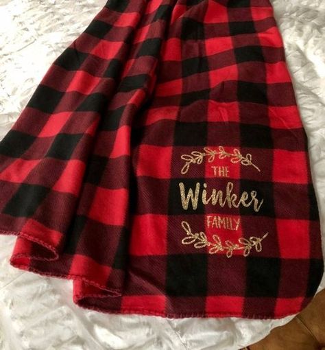 A wonderful idea for a blanket- a monogrammed blanket is a wonderful gift! Fleece Blanket Diy, No Sew Blankets, Personalized Throw Blanket, Picture Frame Crafts, Volunteer Gifts, Glitter Heat Transfer Vinyl, Quilt Sewing Patterns, Blanket Christmas, Blanket Diy