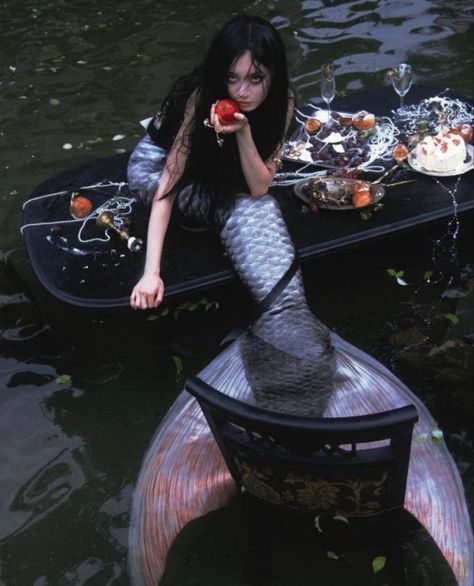 Siren Teeth Aesthetic, Dark Mermaid, Siren Mermaid, Water Aesthetic, Water Nymphs, Mermaid Aesthetic, Sea Witch, Fire Art, Poses References