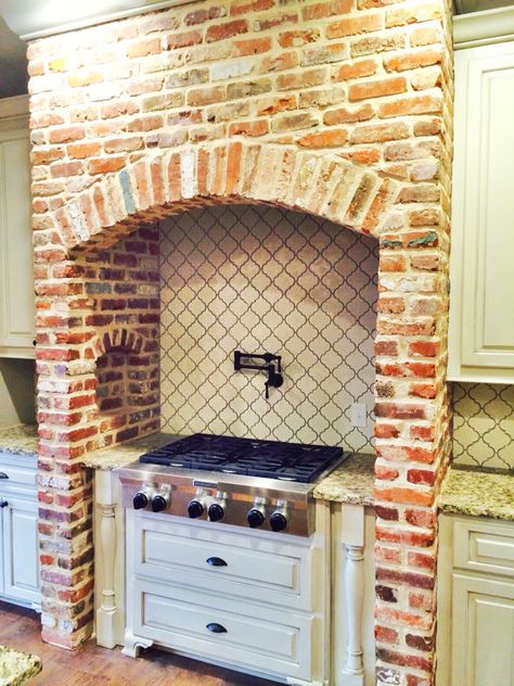 Brick arch over range stove Brick Kitchen Hood Stove, Arched Brick Stove Alcove, Kitchen With Brick Arch Over Stove, Stove With Brick Surround, Brick Arch Kitchen Stove, Brick Arches In Kitchen, Arched Cooking Alcove, Brick Archway In Kitchen Stove, Brick Around Stove