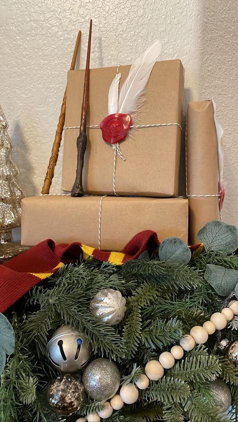 Harry Potter themed Christmas mantle Harry Potter Christmas Decorations Ideas, Harry Potter Christmas Garland, Christmas Decor Harry Potter, Christmas Tree Harry Potter Theme, Harry Potter Decor Christmas, Harry Potter Christmas Mantle, Harry Potter Theme Gifts, Christmas Decor Ideas Harry Potter, Diy Harry Potter Christmas Decor