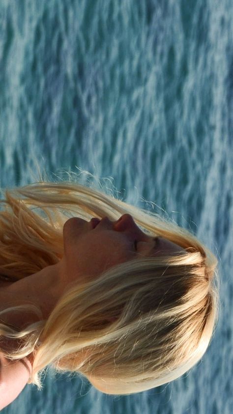 Pretty Blonde Girl Aesthetic, Gigi Hadid Beach, Ethereal Blonde, Blonde Girl Beach, Blond Girl Aesthetic, Sun Girl Aesthetic, Blonde Hair Beach, Blonde Girl Aesthetic, Beach Blonde Hair