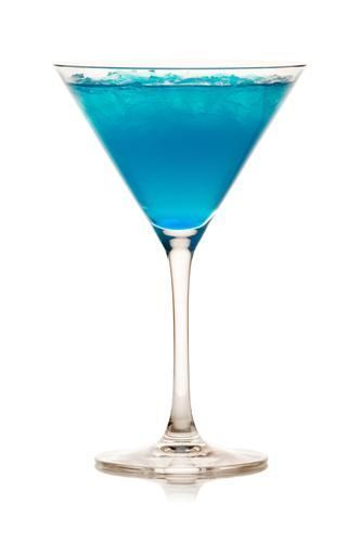 Blue Cocktail Recipes | Blue Hawaii Cocktail Recipe Hawaii Cocktails, Rum Sour, Blue Hawaii Cocktail, Cocktails Made With Vodka, Make Step By Step, Vodka Shots, Sour Mix, Blue Cocktails, Blue Hawaii